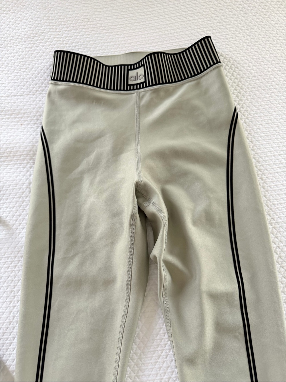 ALO Yoga Sage Green Sports Bra with Black Striped Elastic / Airlift Leggings set - Picture 3 of 10